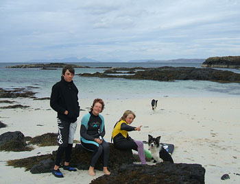 Port na Ba beach and brave swimmers